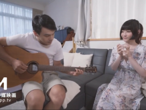 Phải lòng em gái lồn múp xinh đẹp